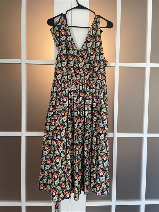 Modcloth Dresses & Skirts - ModCloth Floral V-Neck Sleeveless Midi Dress in Navy floral wrap XL